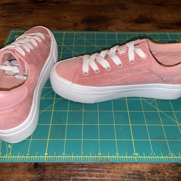 Pink Platform Sneakers- LIKE NEW- SZ 5 - Picture 2 of 8
